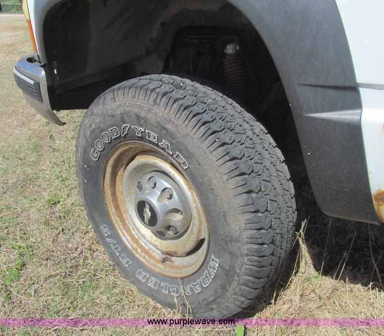 image for item I7119 1997 Chevrolet Silverado 2500 pickup truck