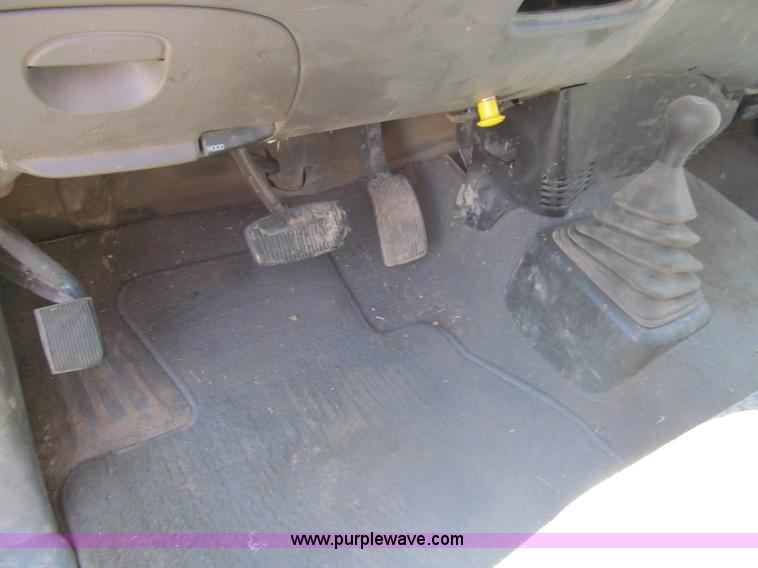 image for item I7124 2003 Ford F150 XLT flatbed pickup truck