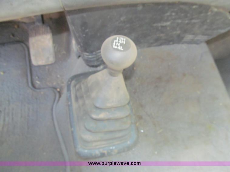 image for item I7124 2003 Ford F150 XLT flatbed pickup truck