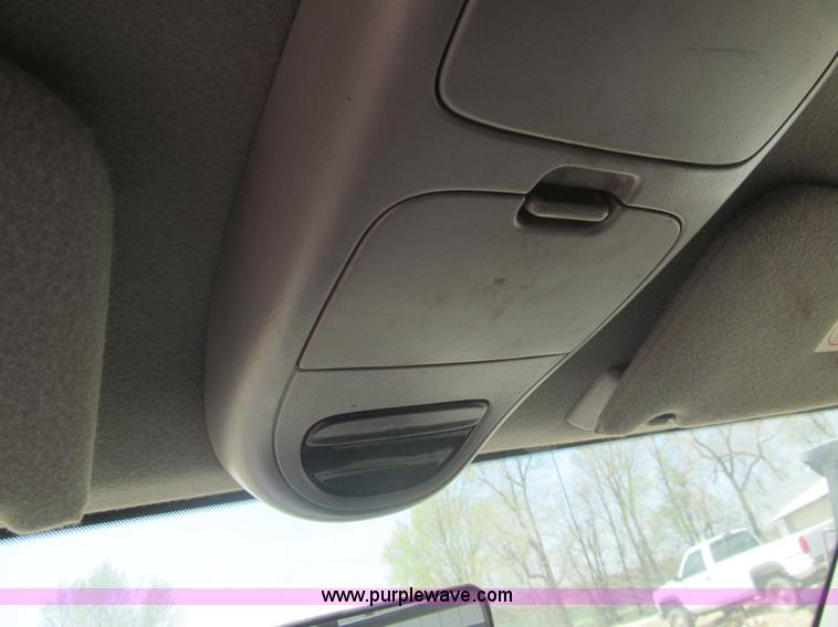 image for item I7124 2003 Ford F150 XLT flatbed pickup truck