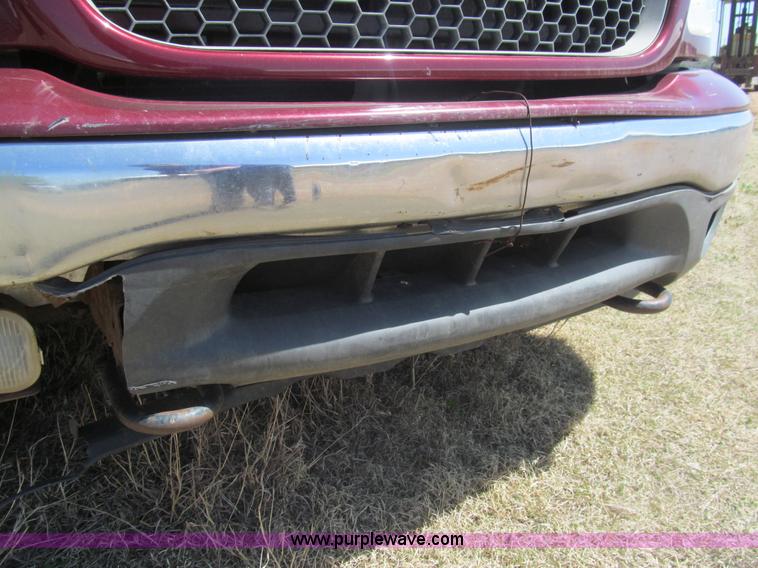 image for item I7124 2003 Ford F150 XLT flatbed pickup truck