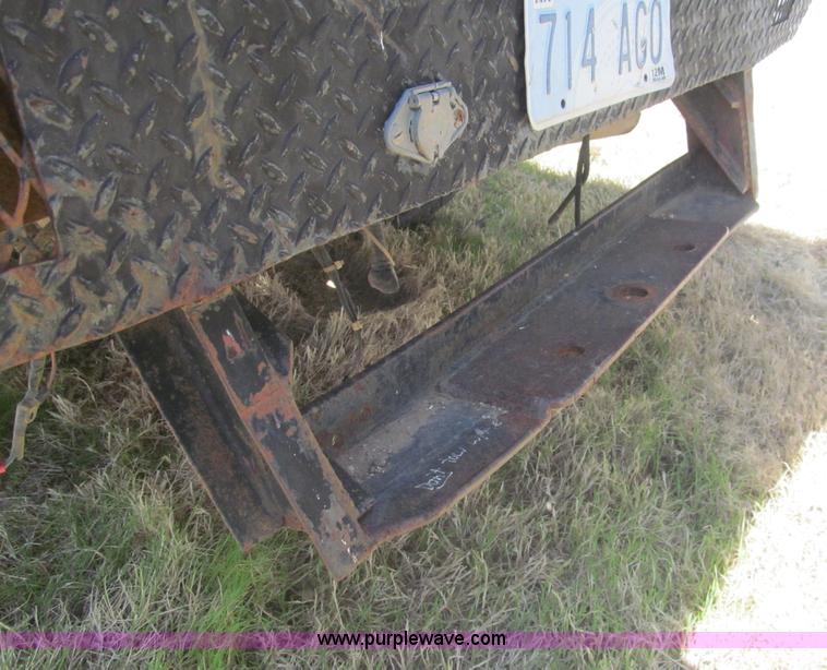 image for item I7124 2003 Ford F150 XLT flatbed pickup truck