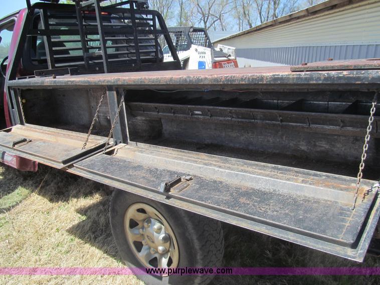 image for item I7124 2003 Ford F150 XLT flatbed pickup truck