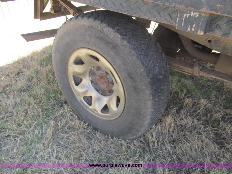 image for item I7124 2003 Ford F150 XLT flatbed pickup truck