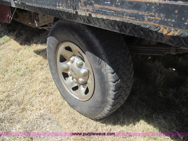 image for item I7124 2003 Ford F150 XLT flatbed pickup truck