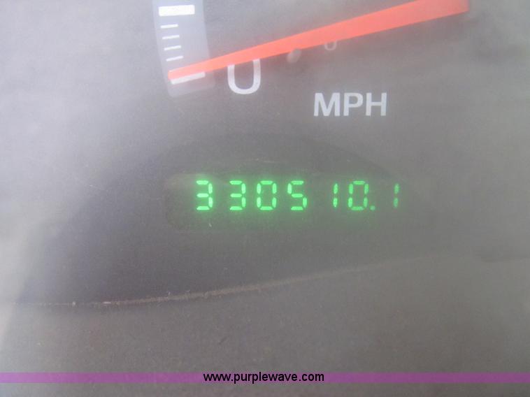 image for item I7124 2003 Ford F150 XLT flatbed pickup truck