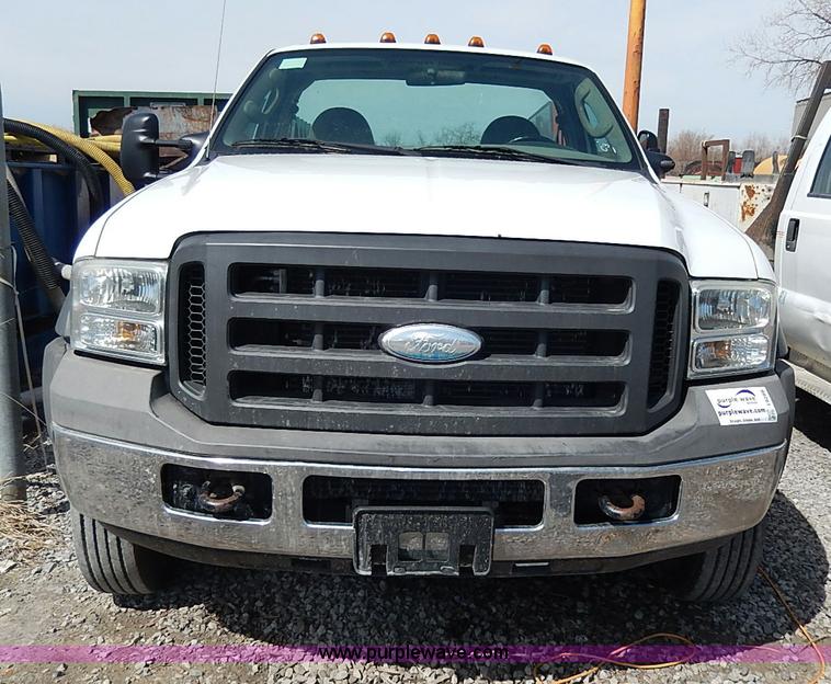 image for item I9288 2005 Ford F550 Super Duty XL cab and chassis