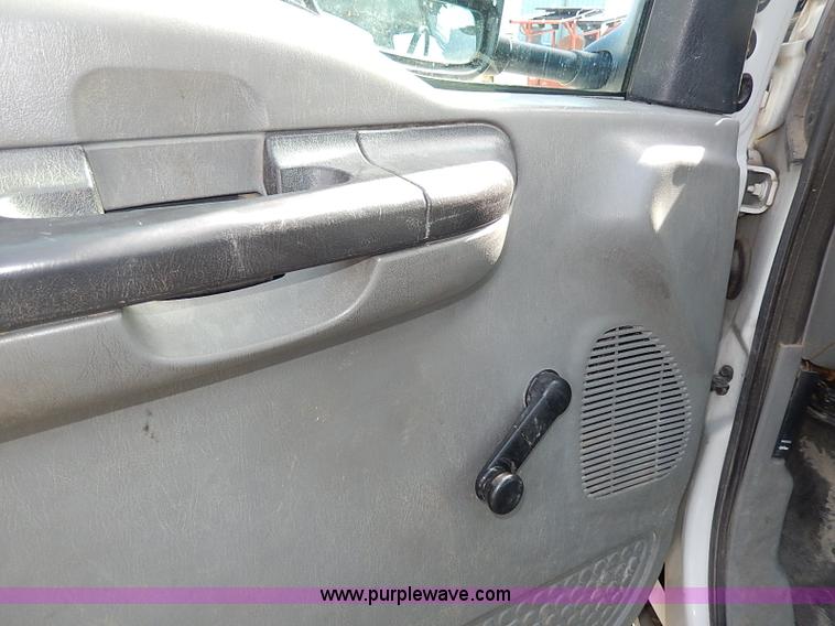 image for item I9288 2005 Ford F550 Super Duty XL cab and chassis
