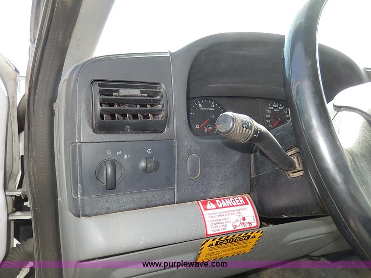 image for item I9288 2005 Ford F550 Super Duty XL cab and chassis