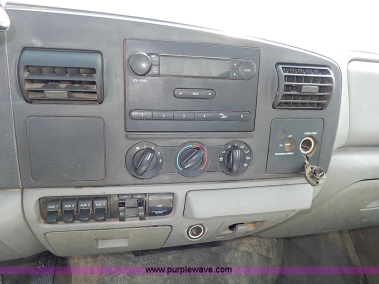 image for item I9288 2005 Ford F550 Super Duty XL cab and chassis