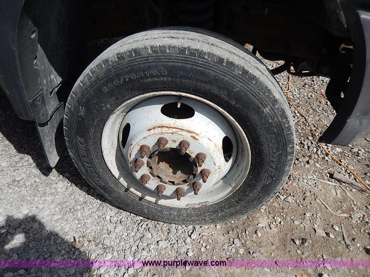 image for item I9288 2005 Ford F550 Super Duty XL cab and chassis