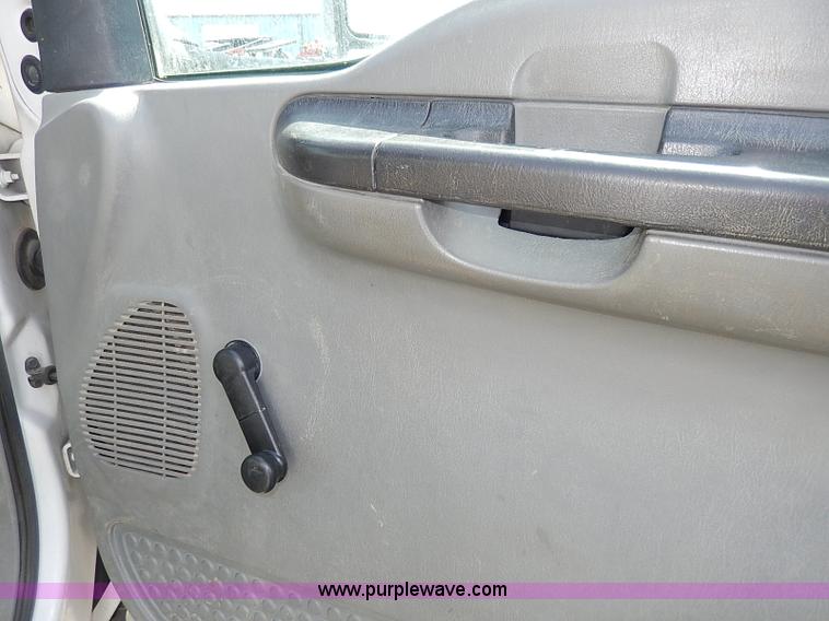image for item I9288 2005 Ford F550 Super Duty XL cab and chassis