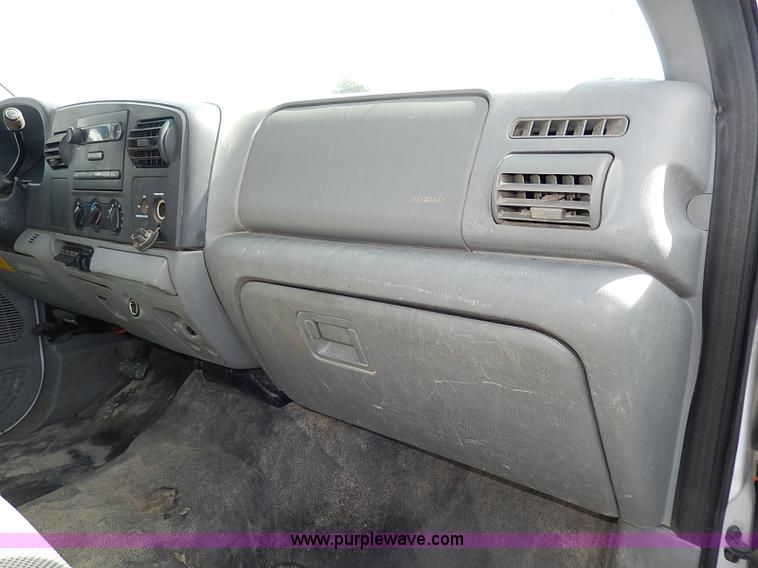 image for item I9288 2005 Ford F550 Super Duty XL cab and chassis