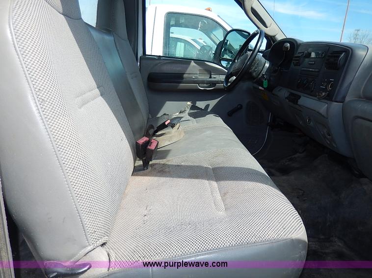 image for item I9288 2005 Ford F550 Super Duty XL cab and chassis