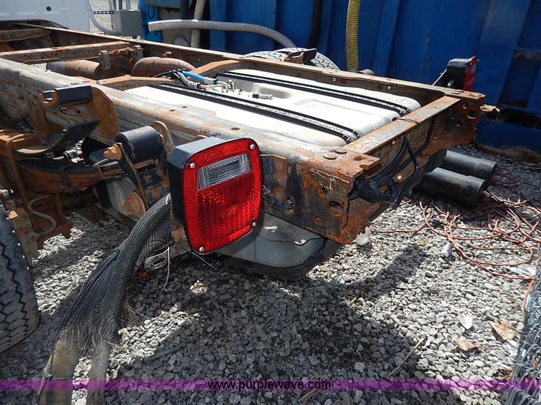 image for item I9288 2005 Ford F550 Super Duty XL cab and chassis