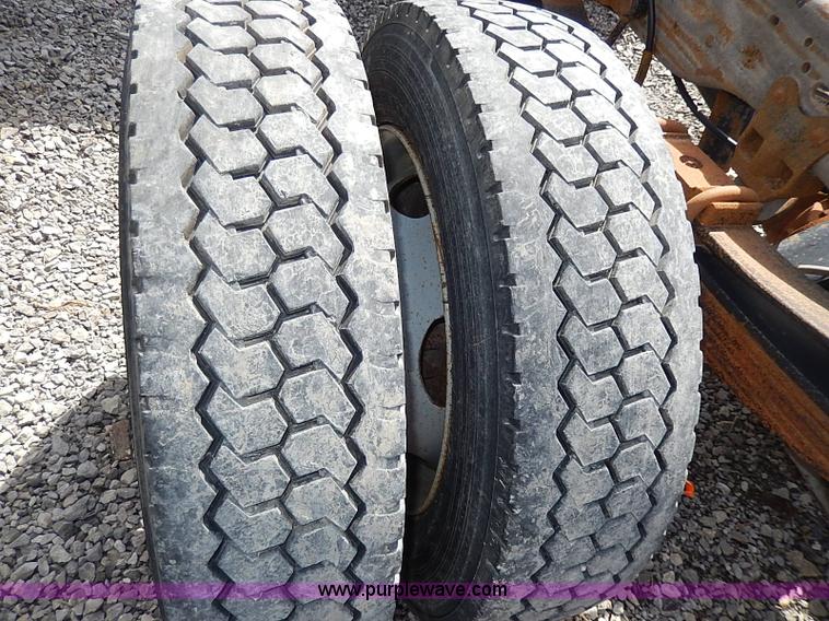 image for item I9288 2005 Ford F550 Super Duty XL cab and chassis