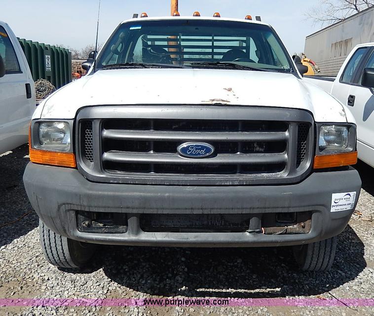 image for item I9289 1999 Ford F450 Super Duty flatbed truck