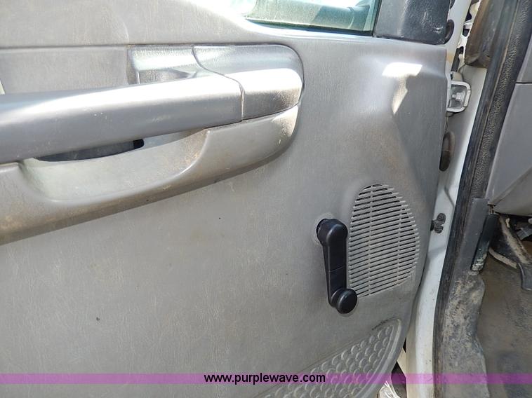 image for item I9289 1999 Ford F450 Super Duty flatbed truck