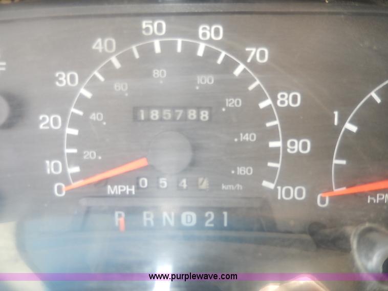 image for item I9289 1999 Ford F450 Super Duty flatbed truck