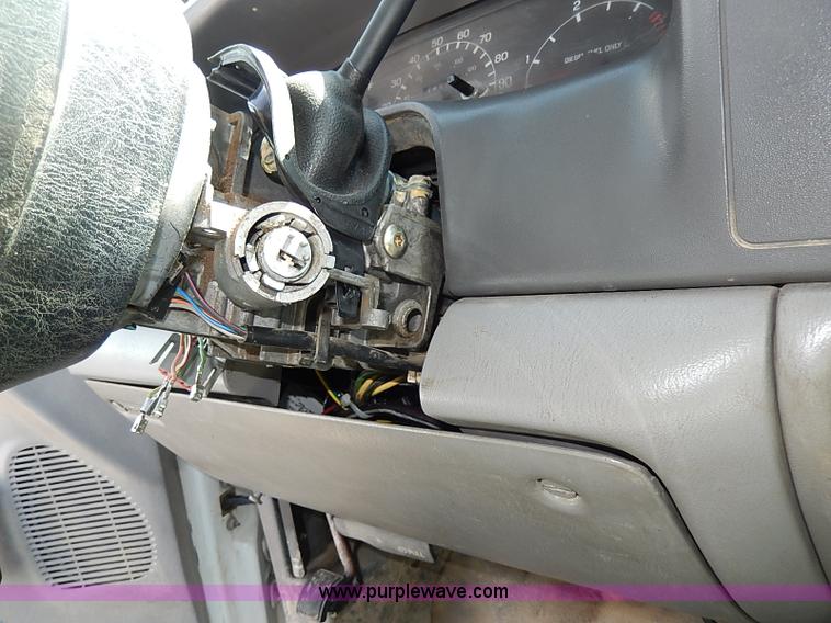 image for item I9289 1999 Ford F450 Super Duty flatbed truck