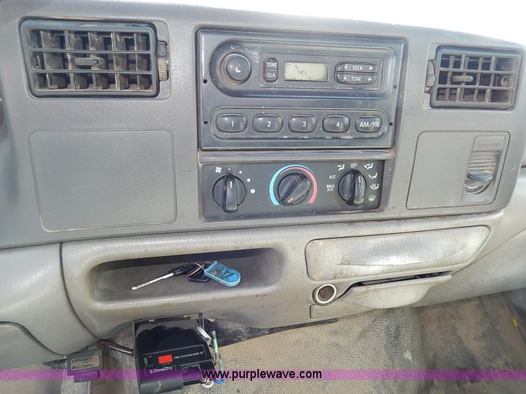 image for item I9289 1999 Ford F450 Super Duty flatbed truck