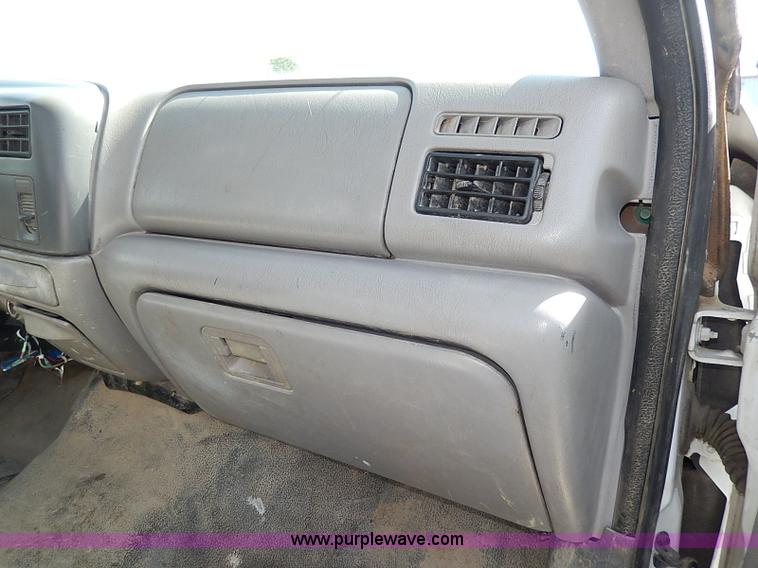 image for item I9289 1999 Ford F450 Super Duty flatbed truck