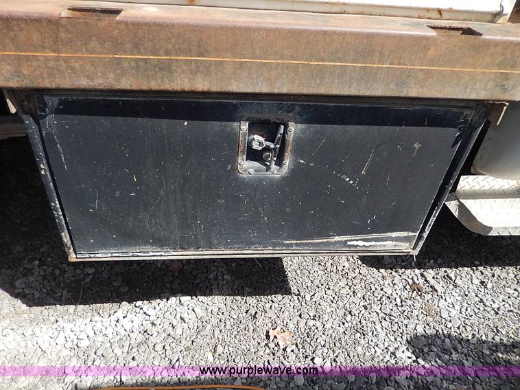 image for item I9289 1999 Ford F450 Super Duty flatbed truck