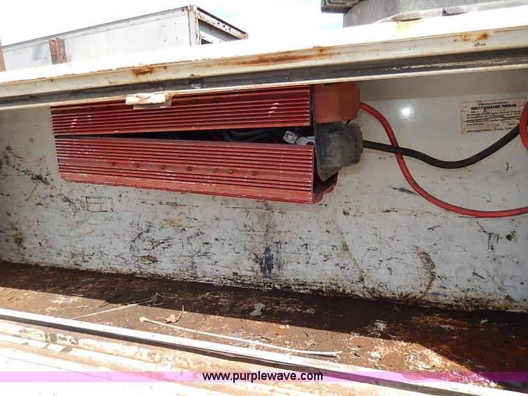 image for item I9289 1999 Ford F450 Super Duty flatbed truck