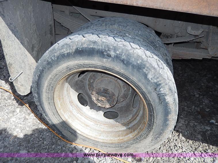 image for item I9289 1999 Ford F450 Super Duty flatbed truck