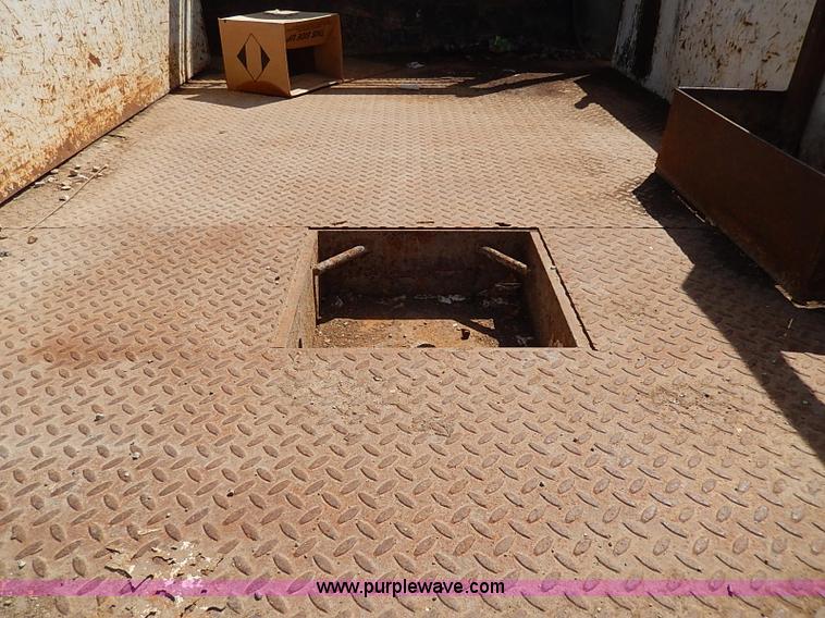 image for item I9289 1999 Ford F450 Super Duty flatbed truck