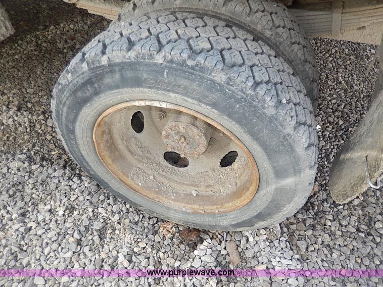 image for item I9289 1999 Ford F450 Super Duty flatbed truck