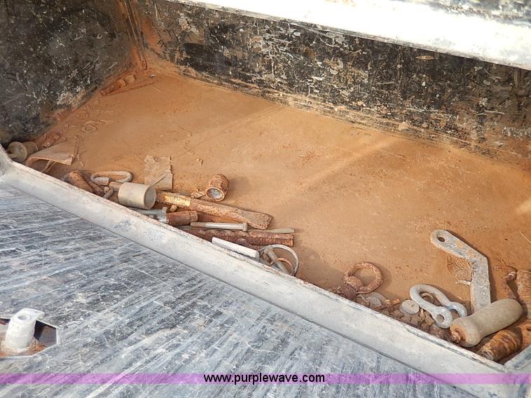 image for item I9289 1999 Ford F450 Super Duty flatbed truck