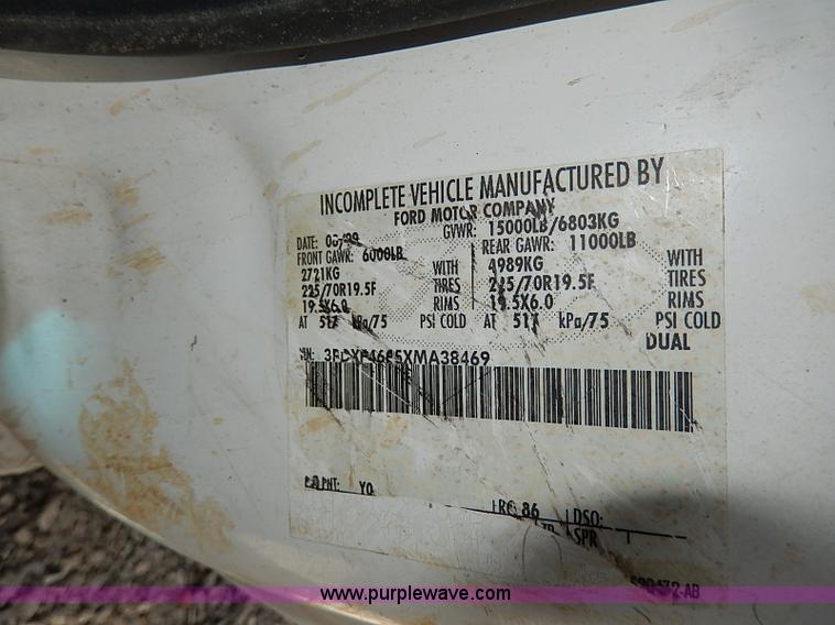 image for item I9289 1999 Ford F450 Super Duty flatbed truck