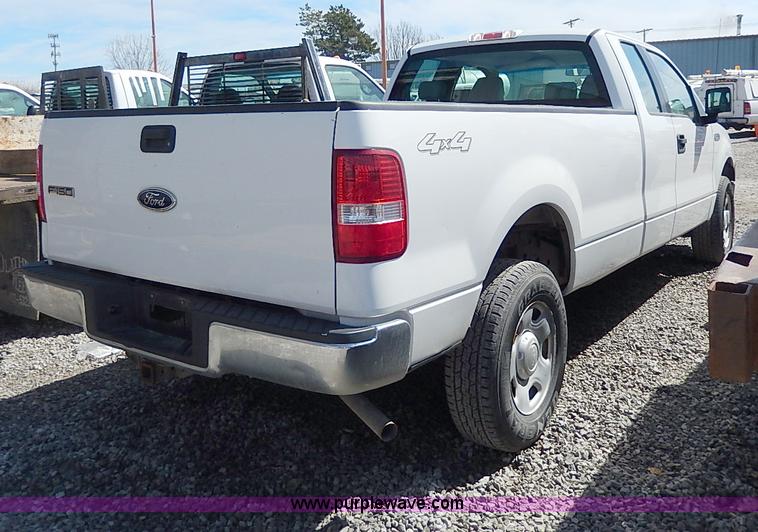 image for item I9290 2005 Ford F150 XL SuperCab pickup truck