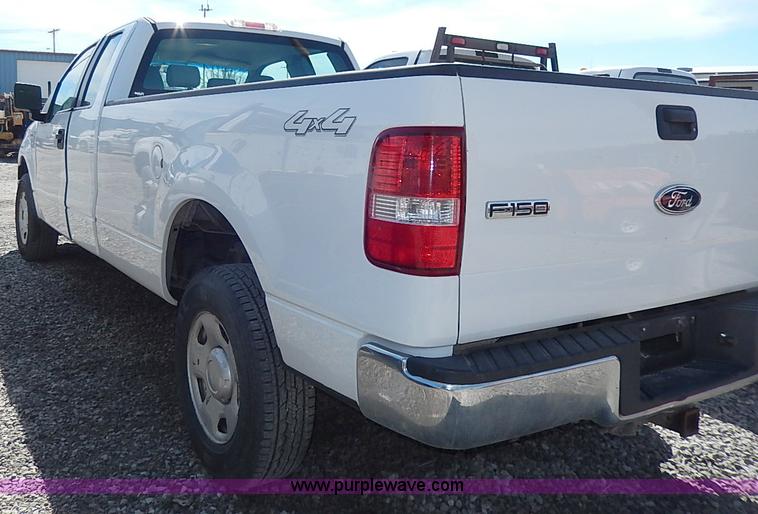 image for item I9290 2005 Ford F150 XL SuperCab pickup truck