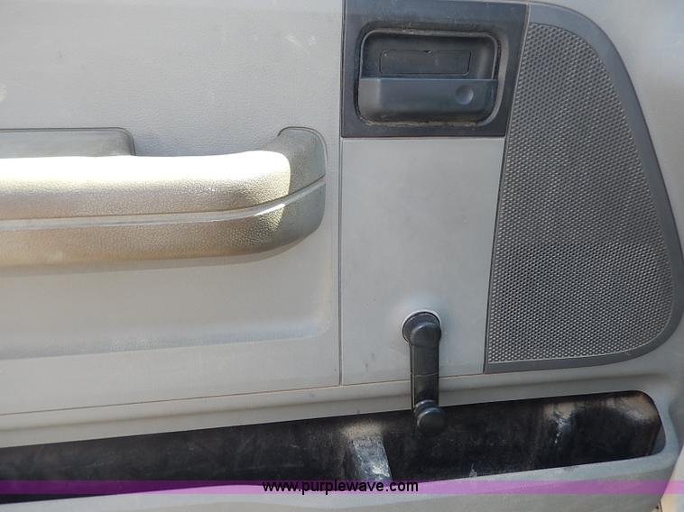 image for item I9290 2005 Ford F150 XL SuperCab pickup truck