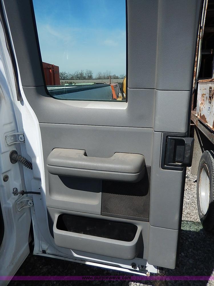 image for item I9290 2005 Ford F150 XL SuperCab pickup truck