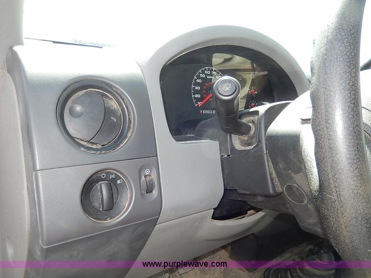 image for item I9290 2005 Ford F150 XL SuperCab pickup truck