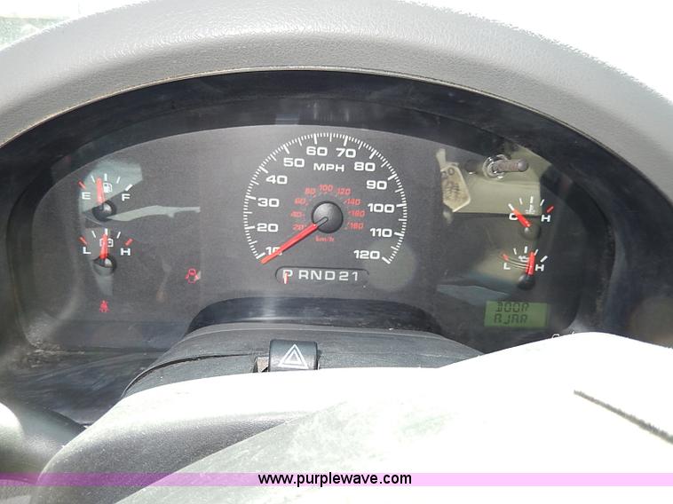 image for item I9290 2005 Ford F150 XL SuperCab pickup truck