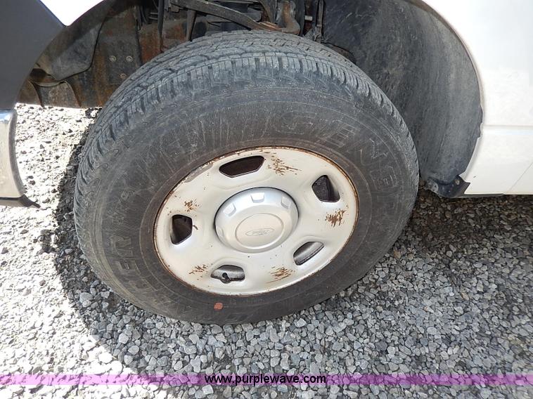 image for item I9290 2005 Ford F150 XL SuperCab pickup truck