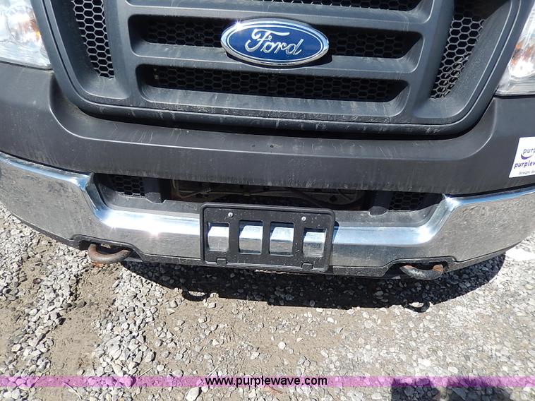 image for item I9290 2005 Ford F150 XL SuperCab pickup truck