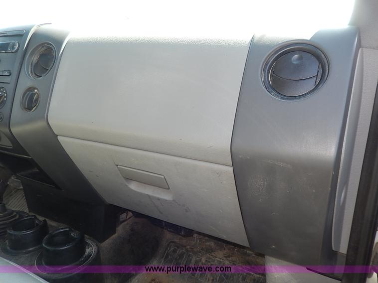 image for item I9290 2005 Ford F150 XL SuperCab pickup truck