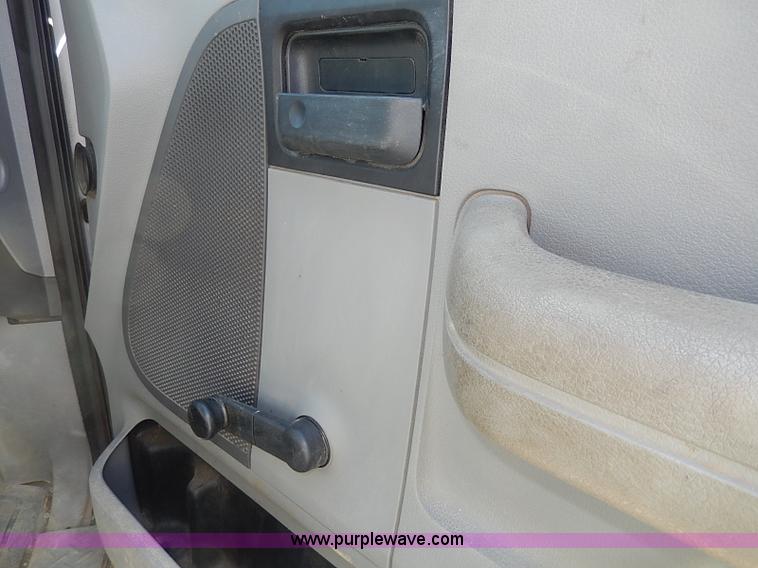 image for item I9290 2005 Ford F150 XL SuperCab pickup truck