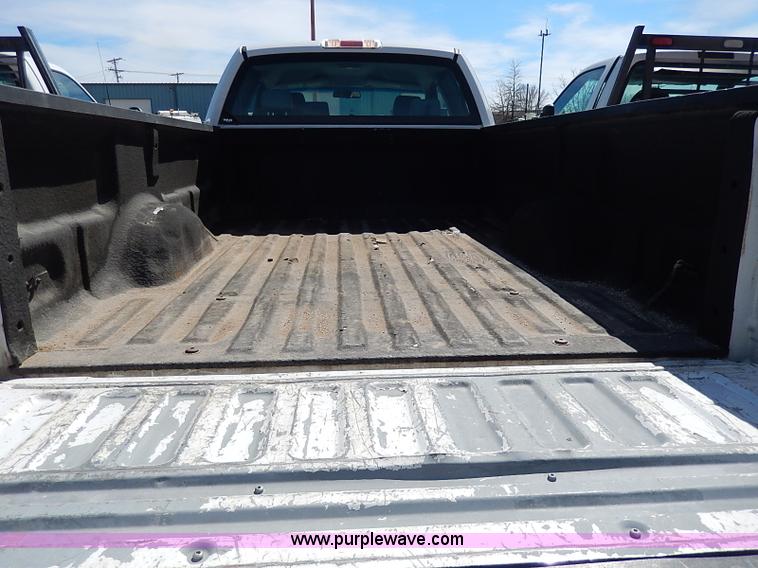 image for item I9290 2005 Ford F150 XL SuperCab pickup truck