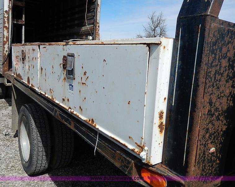 image for item I9291 2000 Ford F450 Super Duty flatbed truck