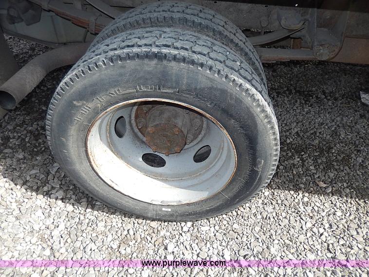 image for item I9291 2000 Ford F450 Super Duty flatbed truck