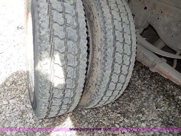 image for item I9291 2000 Ford F450 Super Duty flatbed truck