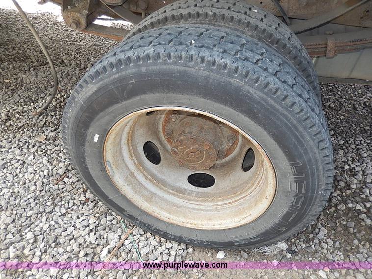 image for item I9291 2000 Ford F450 Super Duty flatbed truck