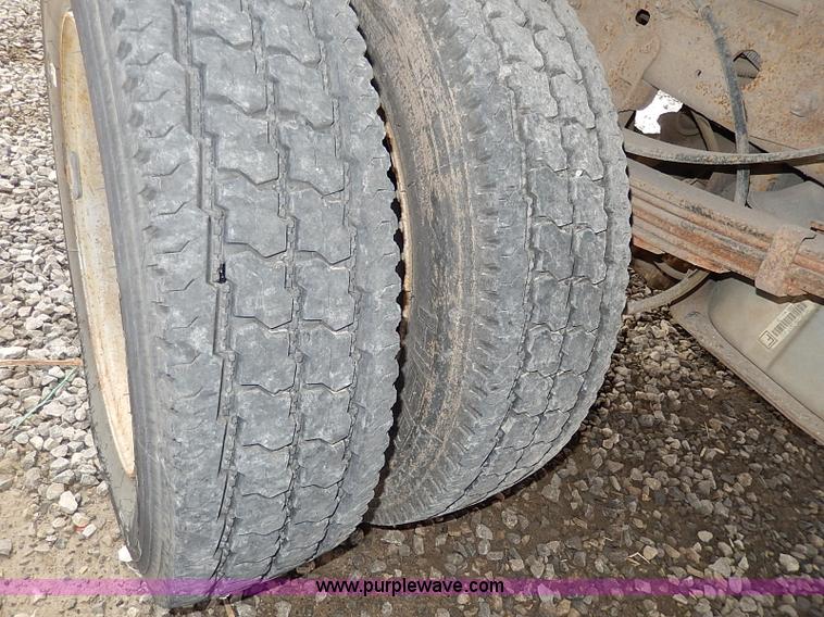 image for item I9291 2000 Ford F450 Super Duty flatbed truck