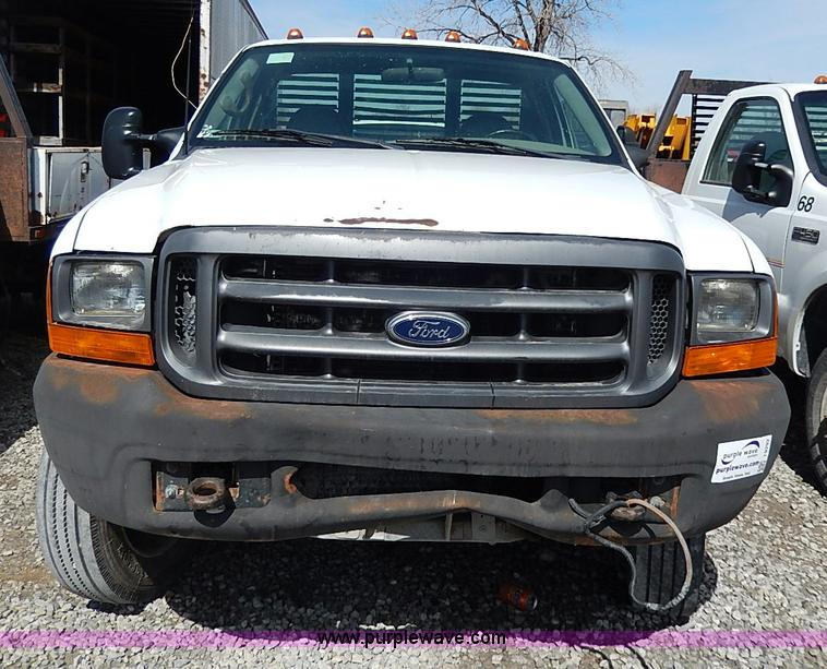 image for item I9292 2000 Ford F450 Super Duty XL flatbed truck